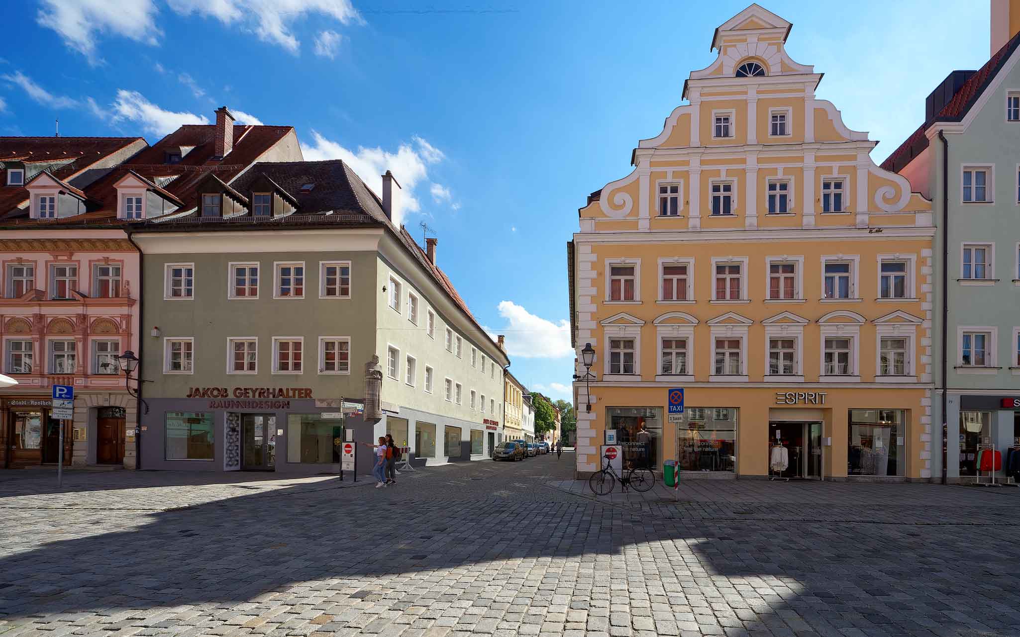 immo-holding-slider2050x1281px-kaisermaxstr-02 immo-holding-slider2050x1281px-kaisermaxstr-02